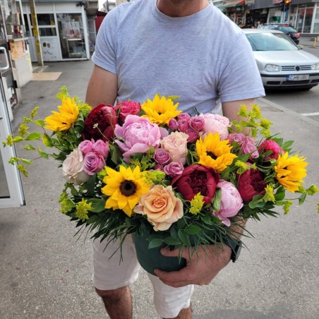 Florisis Huedin Cutie cu bujori si accente galbene