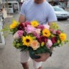 Florisis Huedin Cutie cu bujori si accente galbene