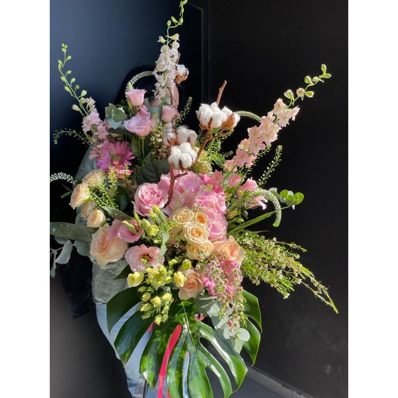 Florisis Huedin Buchet volumetric monstera si capsule de bumbac